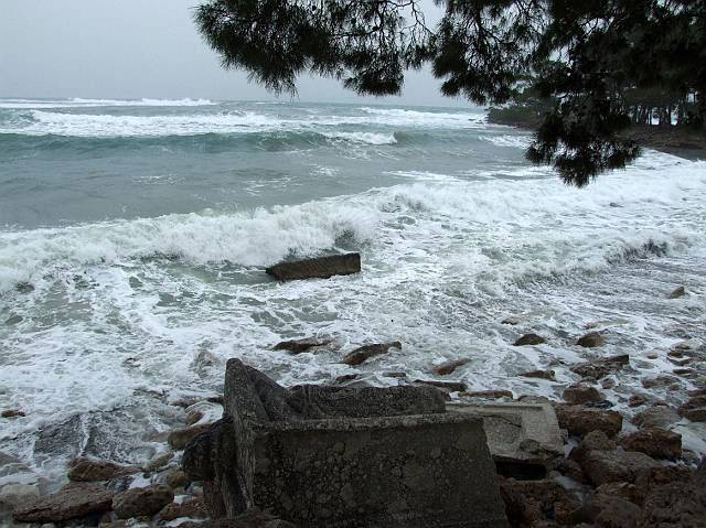 9-03-07-Meer-163-s.jpg - Die Wellen schlagen über den Sargdeckel