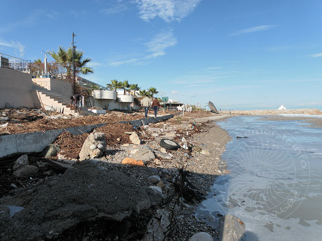 9-12-17-3-Beldibi-S-215.jpg - Der eigentliche Strand ist vorübergehend weggespült ...
