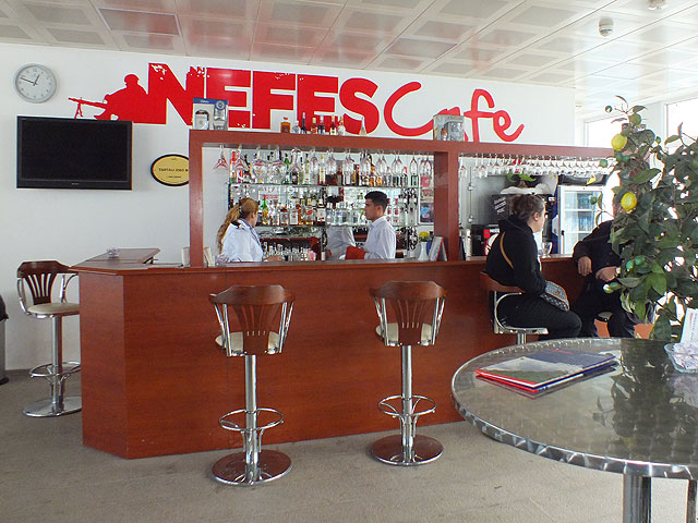 12-03-01-Tahtali-F-224-s.jpg - und eine kleine Bar, dem Film "Nefes" gewidmet, der auf dem Berg gedreht wurde