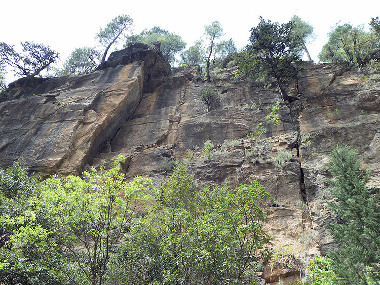 10-04-25-Wassertal-061-s.JPG - Steilwand im Seitental