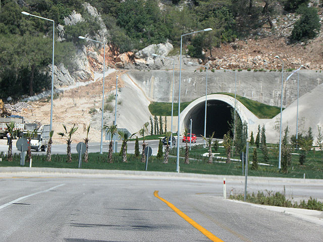 10-04-18-D-400-Tunnel-45-s.jpg - 18.4.2010:  Am Tag nach der Eröffnung der Tunnel