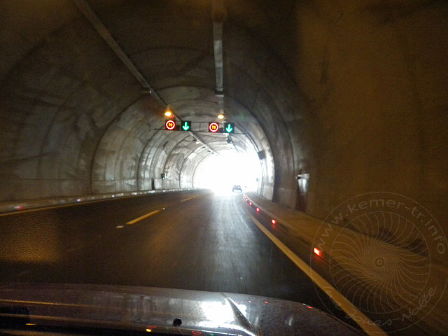 10-04-18-D-400-Tunnel-79-s.jpg - 18.4.2010:  Am Tag nach der Eröffnung der Tunnel