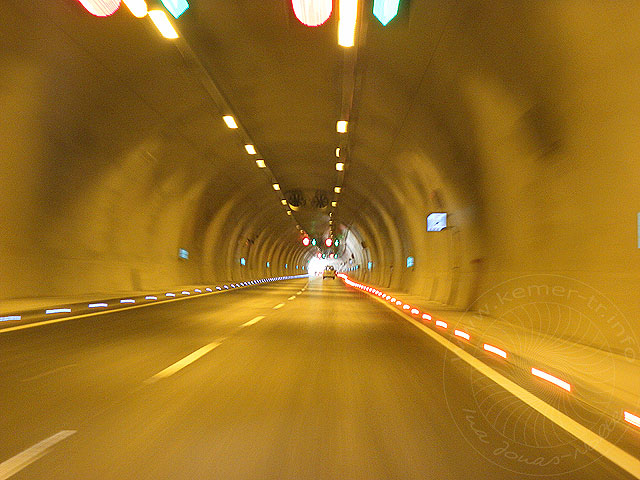 10-04-18-D-400-Tunnel-93-s.jpg - 18.4.2010:  Am Tag nach der Eröffnung der Tunnel