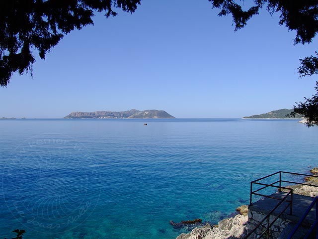 9-05-28-Meis-008-s.jpg - Blick von Kaş hinüber zur Insel Meis (türkischer Name), in Griechenland heißt die Insel Kastellorizo