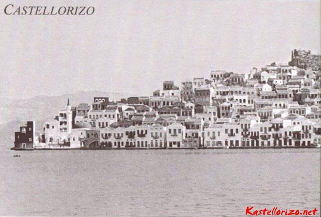 Kastellorizo-19-s.jpg - Um 1915 standen die Häuser hier noch dicht an dicht. - Mehr alte Bilder bei www.Kastellorizo.net