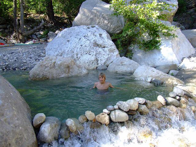 9-07-23-1-Kuzdere-Canyon-14.jpg - ... wo man sich im Wildwasserbecken  bei 19 Grad Wassertemperatur abkühlen kann