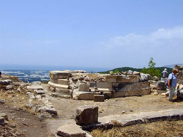 9-06-24-Rodiapolis-46.jpg - Der runde Tempel - einzigartig in Lykien