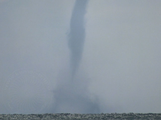 13-05-13-Kemer-Tornado-40-s.jpg - Hier sieht man die aufgesaugten Wassermassen