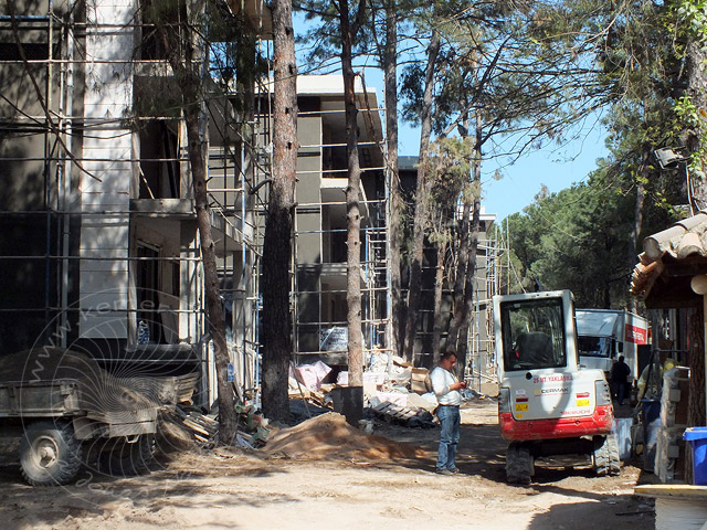 14-04-07-Beldibi-04-s.jpg - Auf dem Gelände wurden neue Gebäude errichtet