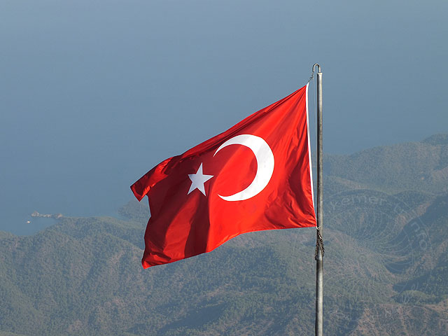 11-08-10-Tahtali-120-s.jpg - Die türkische Fahne
