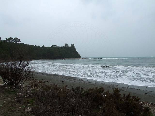 9-03-07-Meer-234-s.jpg - Blick auf die südliche Bucht von Phaselis, der herrliche Sandstrand ist nun schön breit