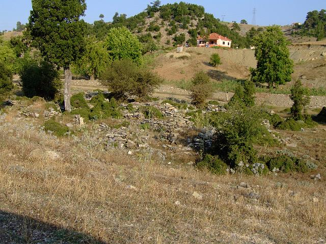 9-08-01-Bergtour-Kuzca-371.JPG - Dafür werden an andere Stelle wieder neue Häuser gebaut ...