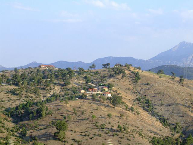 9-08-01-Bergtour-Kuzca-375.jpg - ...sogar ein Hotel gibt es hier in den Bergen (Gül-Mountain) - dort werden wir zu Abend essen