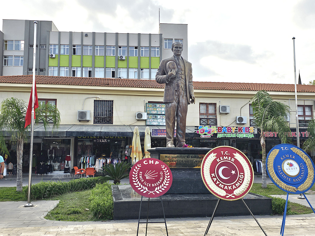Atatürk Denkmal Meydan Kemer2023